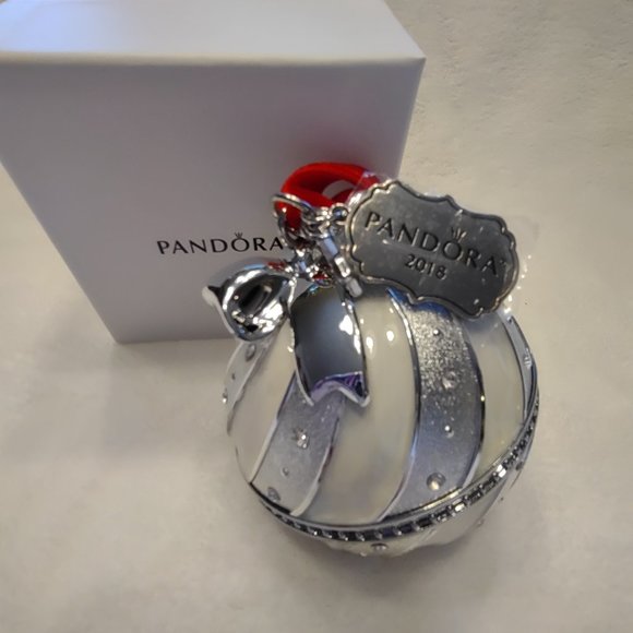 NEW PANDORA 2018 LIMITED EDITION Rockettes Christmas Ornament - Picture 2 of 5